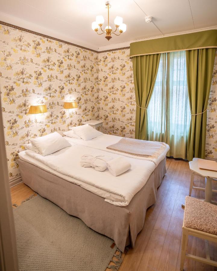 Ombergs Turisthotell Ödeshög Esterno foto